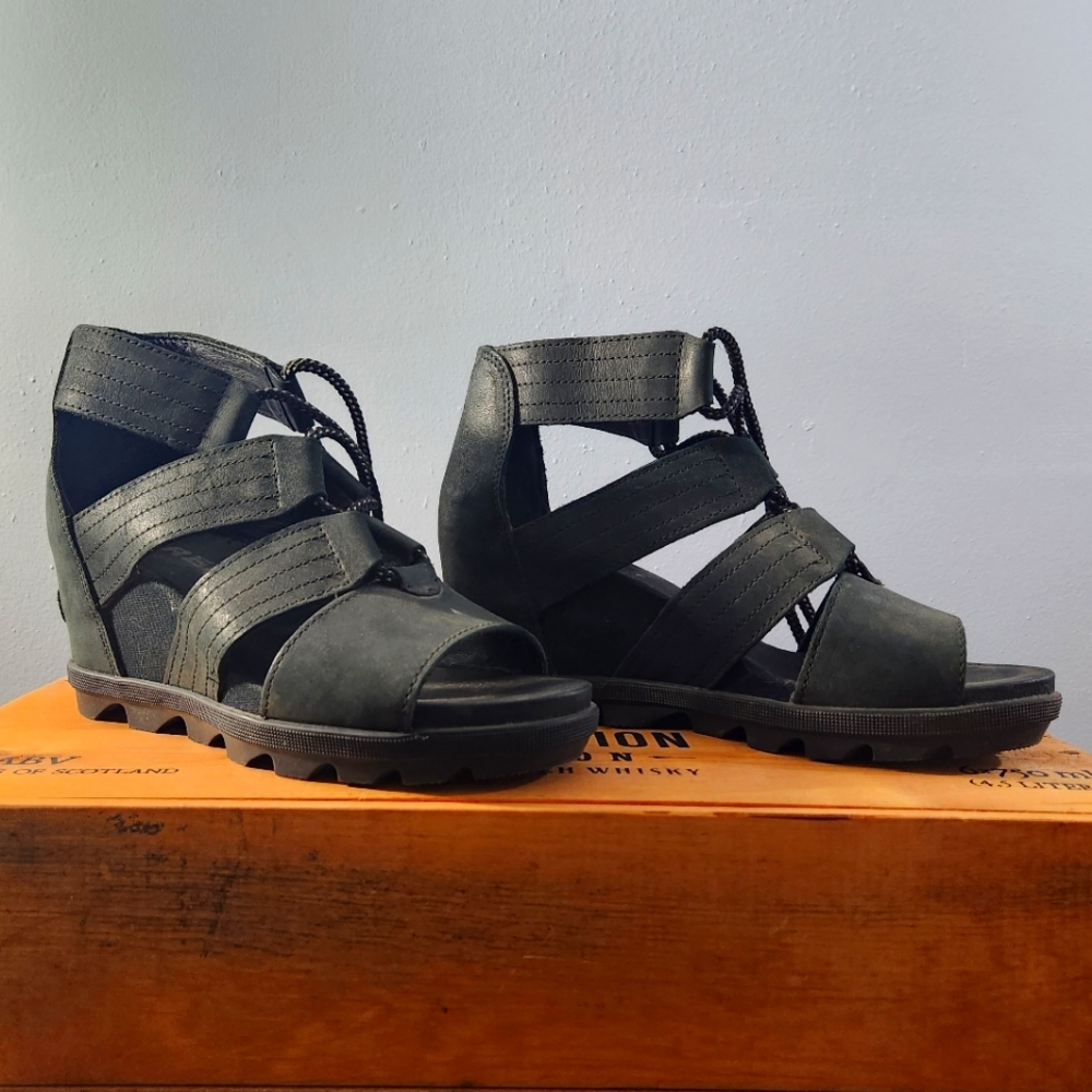 Size 8 Sorel wedge sandals